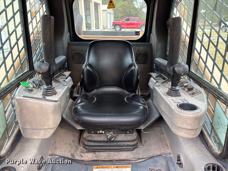 image for item EN5561 2016 Mustang 2500RT tracked skid steer loader