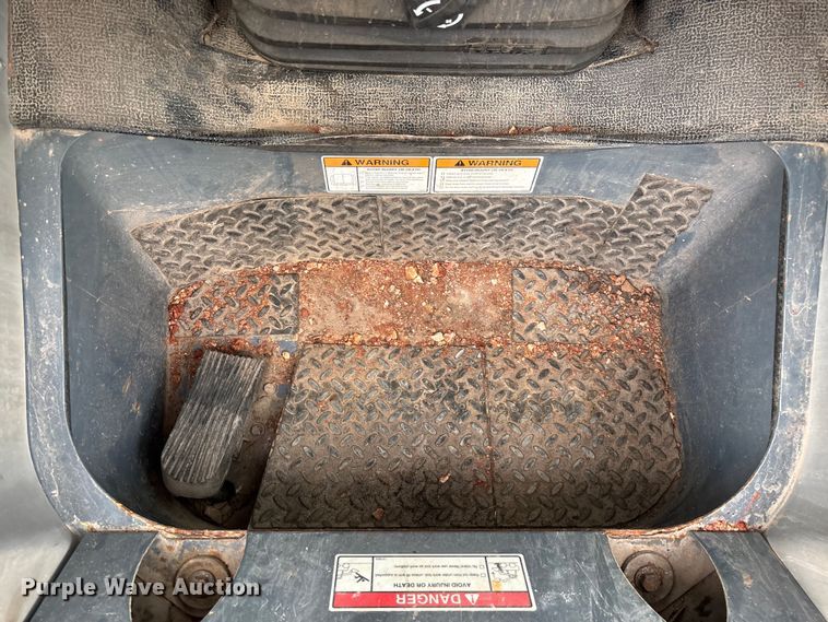 image for item EN5561 2016 Mustang 2500RT tracked skid steer loader