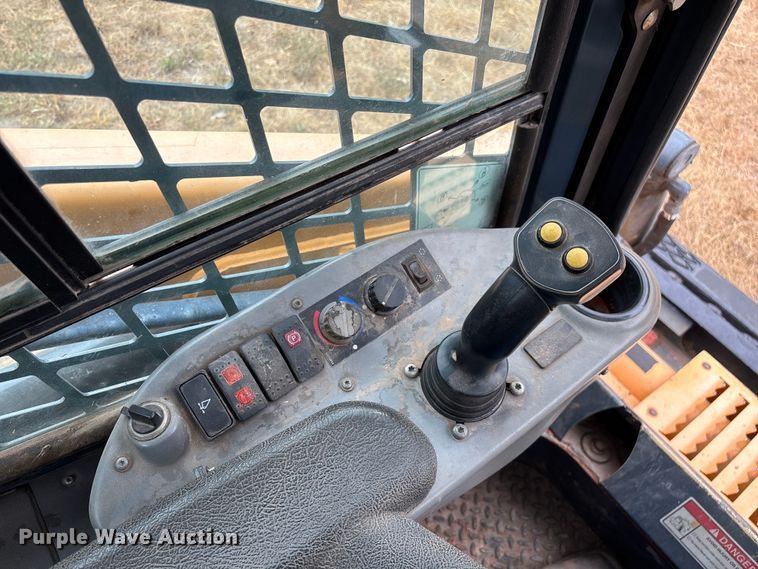 image for item EN5561 2016 Mustang 2500RT tracked skid steer loader