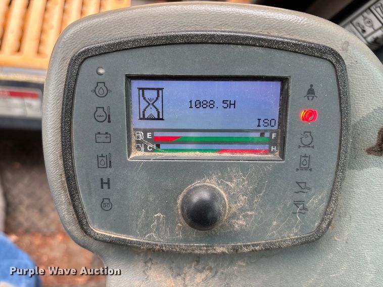 image for item EN5561 2016 Mustang 2500RT tracked skid steer loader