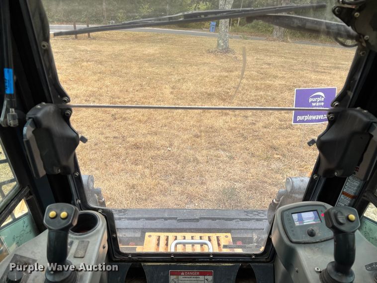 image for item EN5561 2016 Mustang 2500RT tracked skid steer loader