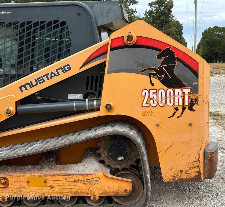 image for item EN5561 2016 Mustang 2500RT tracked skid steer loader