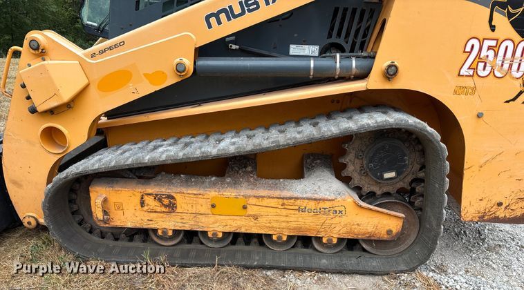 image for item EN5561 2016 Mustang 2500RT tracked skid steer loader