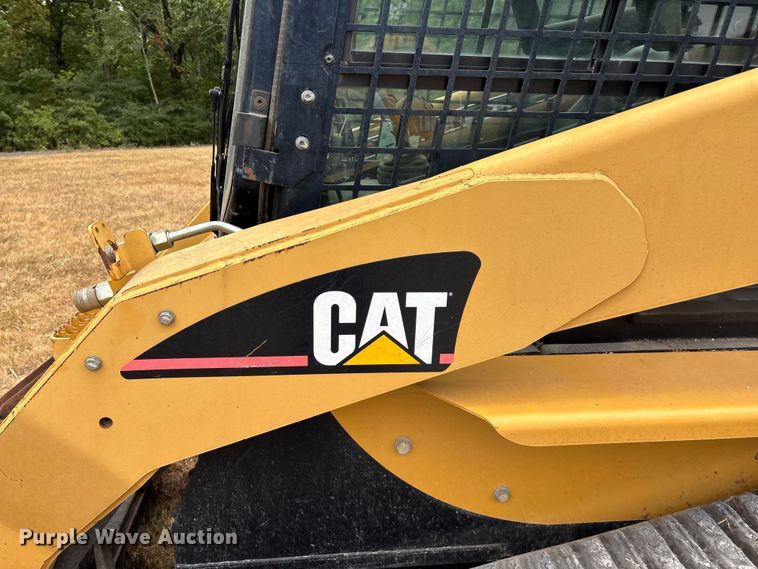 image for item EN5562 2005 Caterpillar 287B tracked skid steer loader