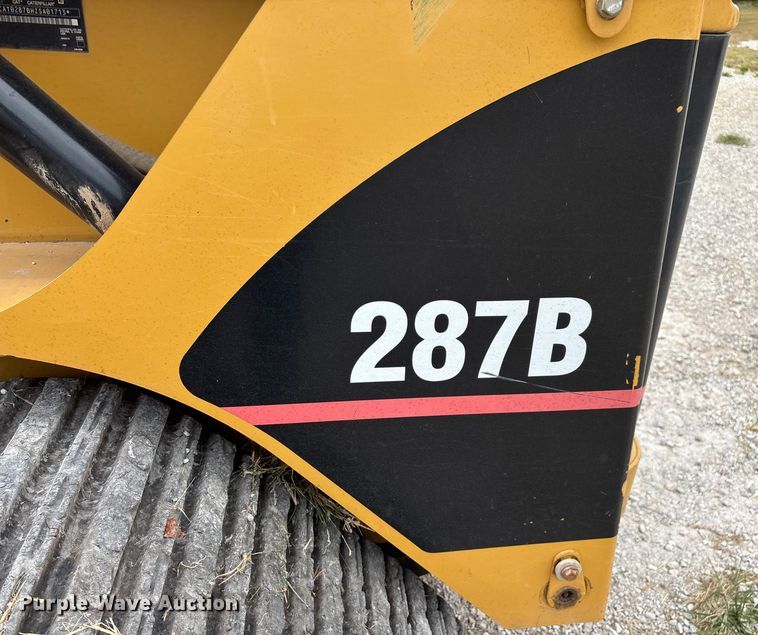 image for item EN5562 2005 Caterpillar 287B tracked skid steer loader