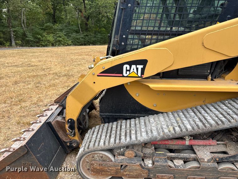 image for item EN5562 2005 Caterpillar 287B tracked skid steer loader