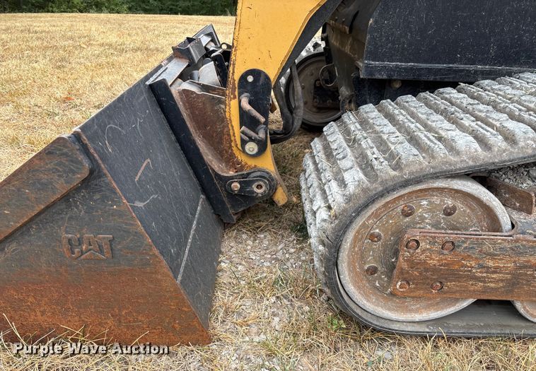 image for item EN5562 2005 Caterpillar 287B tracked skid steer loader