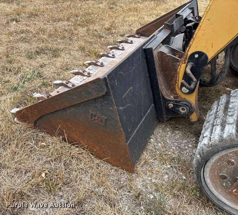 image for item EN5562 2005 Caterpillar 287B tracked skid steer loader