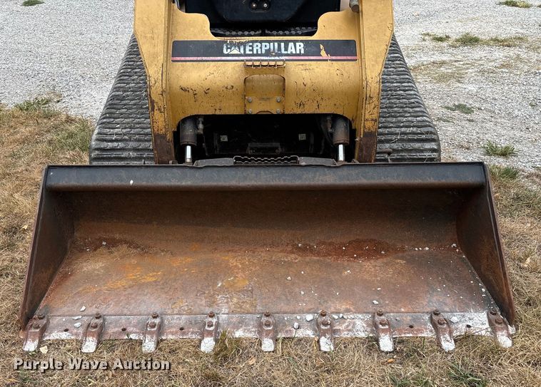 image for item EN5562 2005 Caterpillar 287B tracked skid steer loader