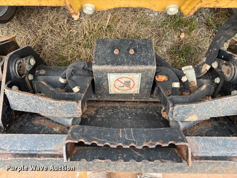 image for item EN5562 2005 Caterpillar 287B tracked skid steer loader