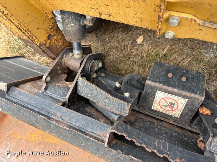 image for item EN5562 2005 Caterpillar 287B tracked skid steer loader