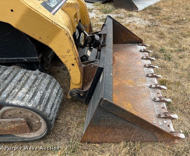 image for item EN5562 2005 Caterpillar 287B tracked skid steer loader