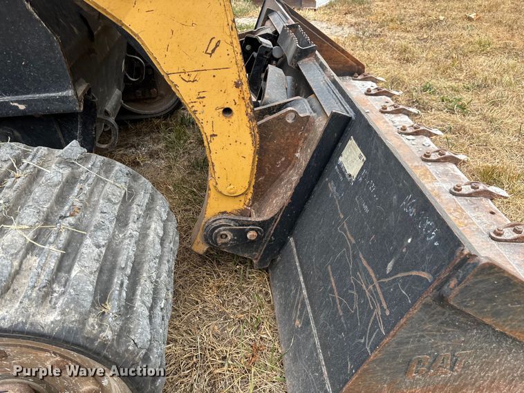 image for item EN5562 2005 Caterpillar 287B tracked skid steer loader