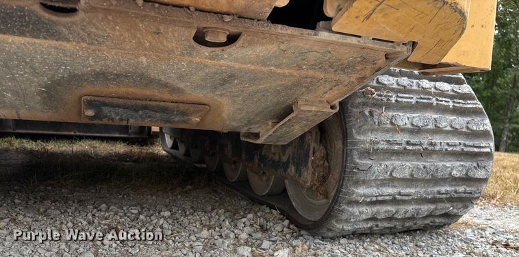 image for item EN5562 2005 Caterpillar 287B tracked skid steer loader