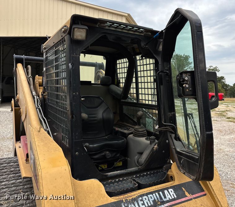 image for item EN5562 2005 Caterpillar 287B tracked skid steer loader