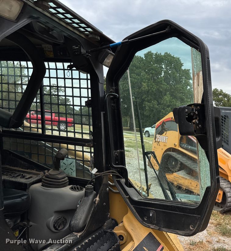 image for item EN5562 2005 Caterpillar 287B tracked skid steer loader