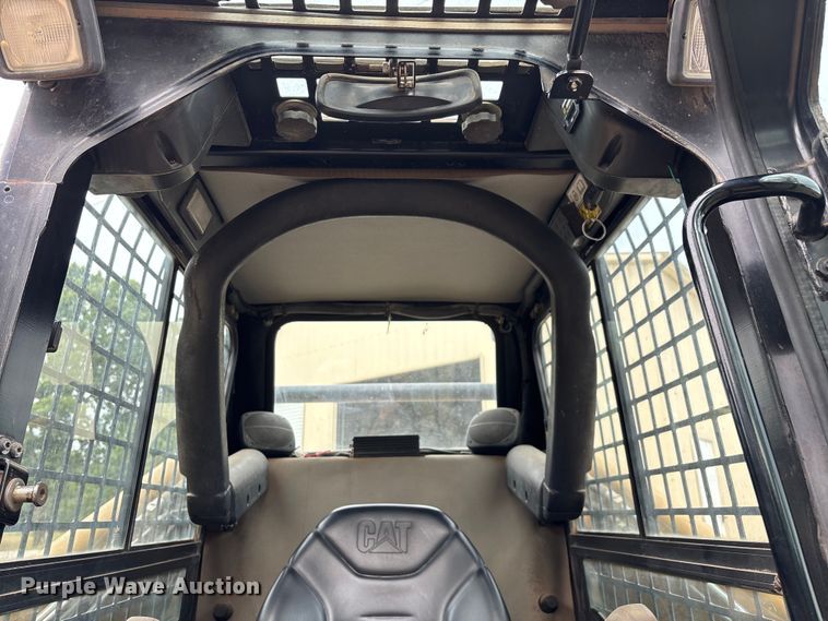 image for item EN5562 2005 Caterpillar 287B tracked skid steer loader