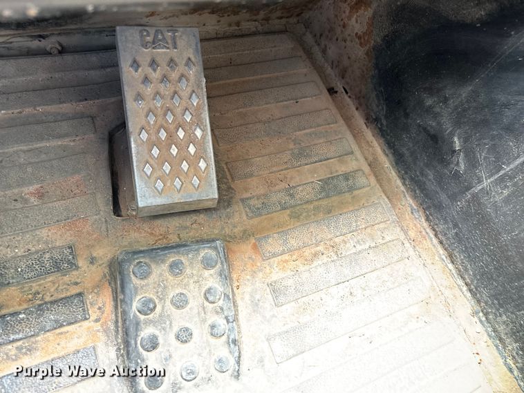 image for item EN5562 2005 Caterpillar 287B tracked skid steer loader