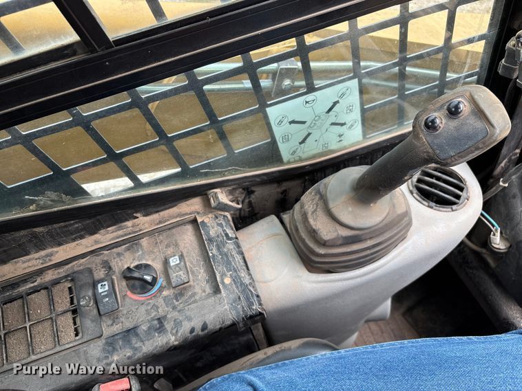 image for item EN5562 2005 Caterpillar 287B tracked skid steer loader