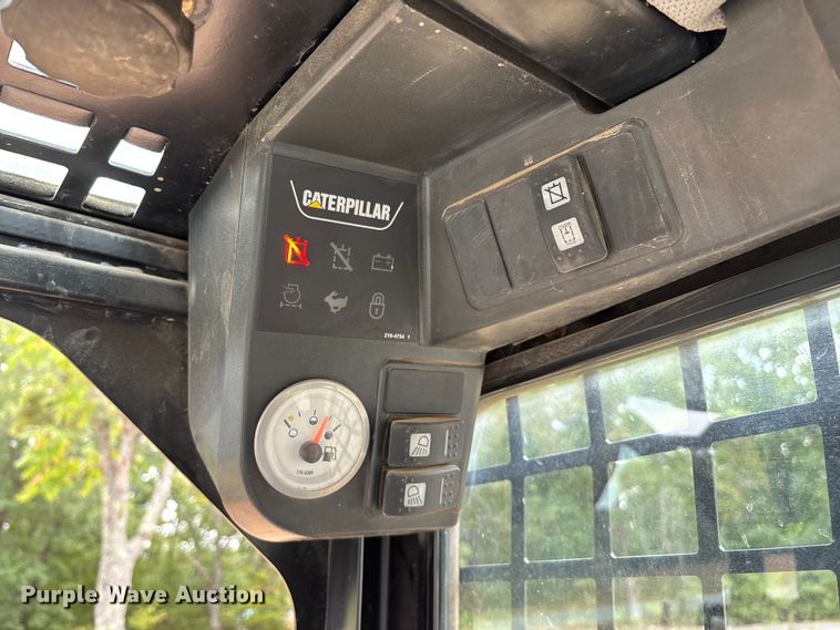 image for item EN5562 2005 Caterpillar 287B tracked skid steer loader