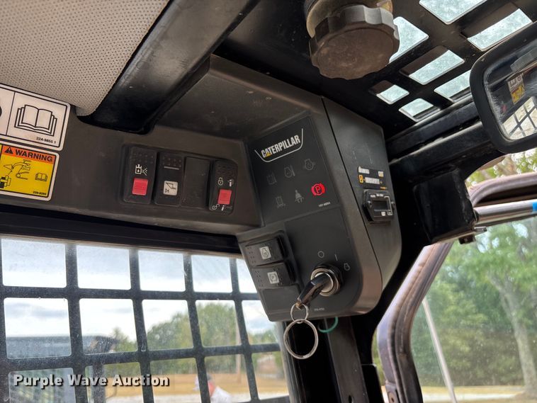 image for item EN5562 2005 Caterpillar 287B tracked skid steer loader