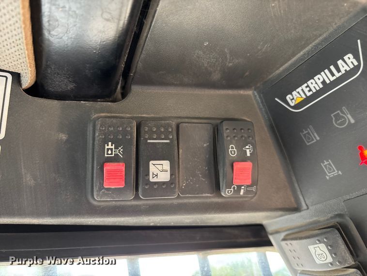 image for item EN5562 2005 Caterpillar 287B tracked skid steer loader