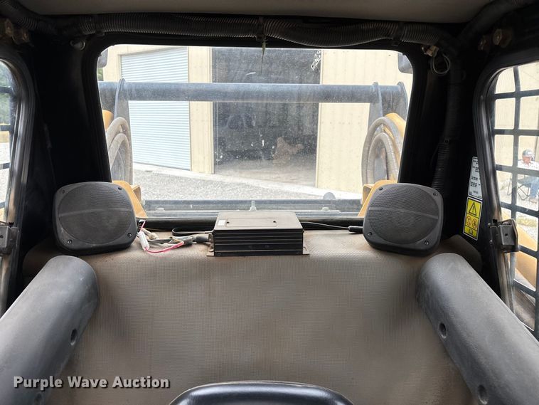 image for item EN5562 2005 Caterpillar 287B tracked skid steer loader