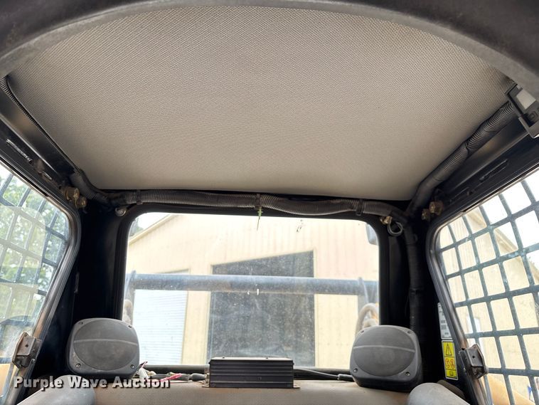 image for item EN5562 2005 Caterpillar 287B tracked skid steer loader