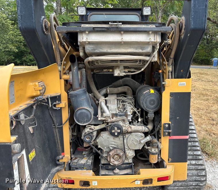 image for item EN5562 2005 Caterpillar 287B tracked skid steer loader