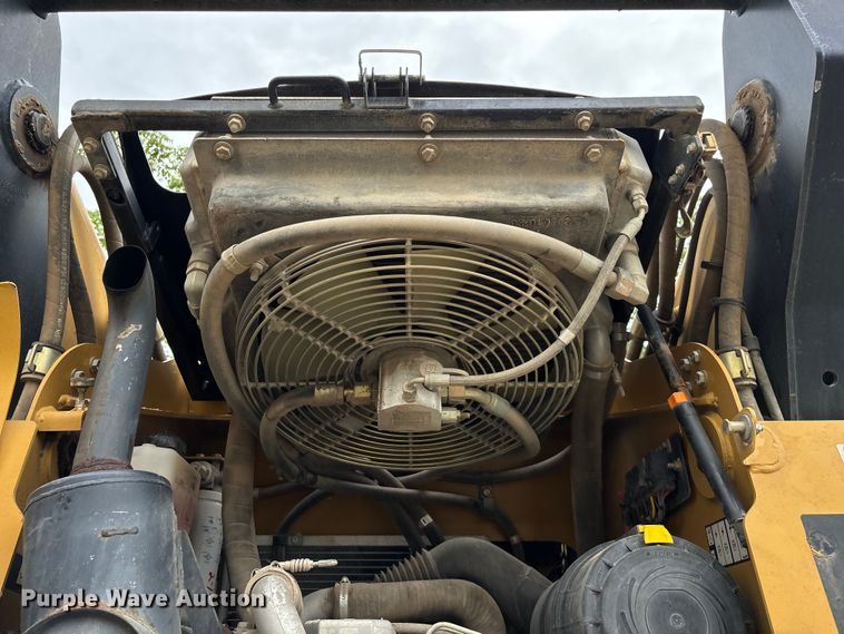 image for item EN5562 2005 Caterpillar 287B tracked skid steer loader