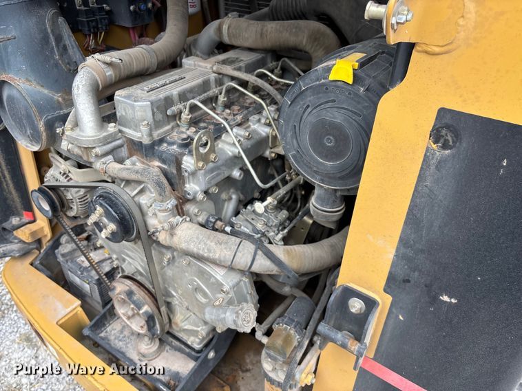 image for item EN5562 2005 Caterpillar 287B tracked skid steer loader