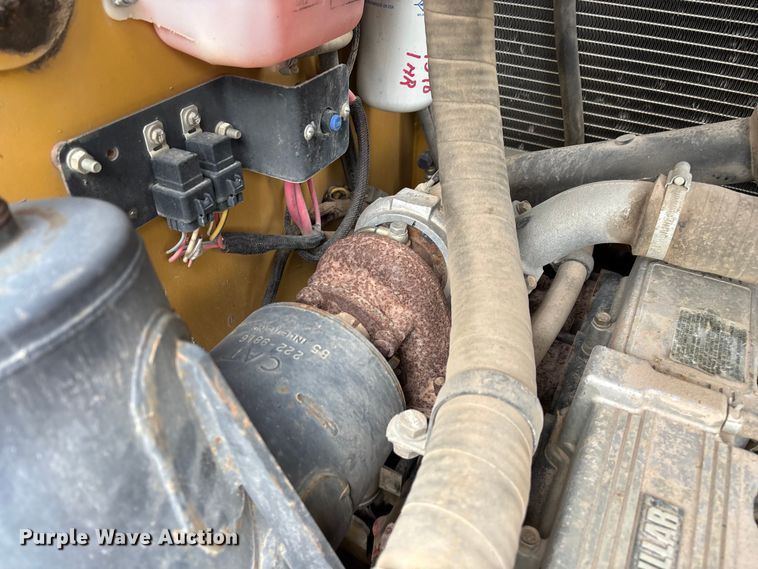 image for item EN5562 2005 Caterpillar 287B tracked skid steer loader