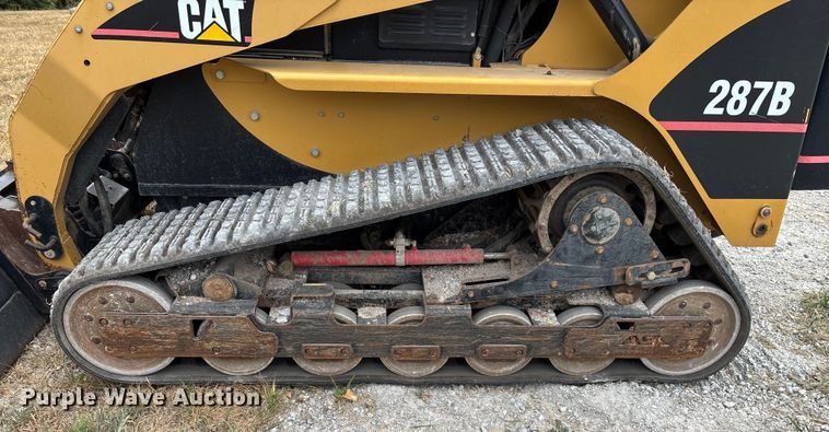 image for item EN5562 2005 Caterpillar 287B tracked skid steer loader
