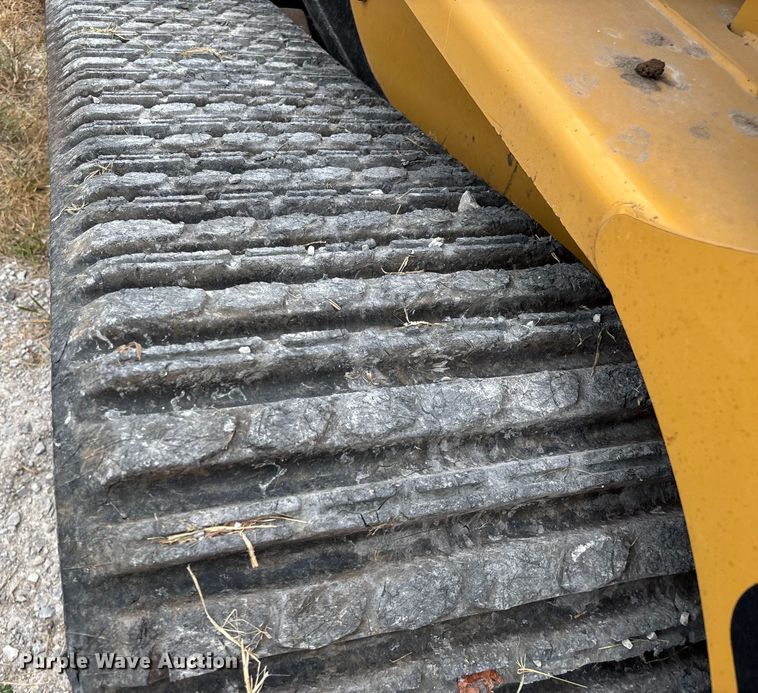 image for item EN5562 2005 Caterpillar 287B tracked skid steer loader