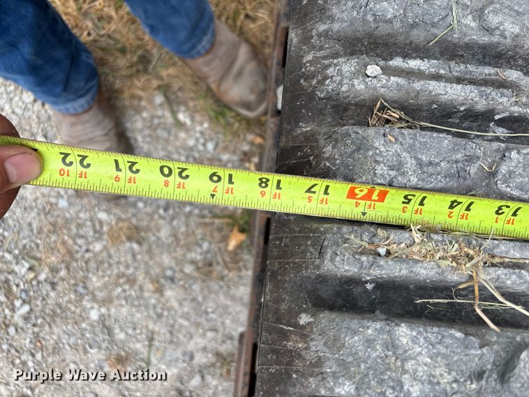 image for item EN5562 2005 Caterpillar 287B tracked skid steer loader