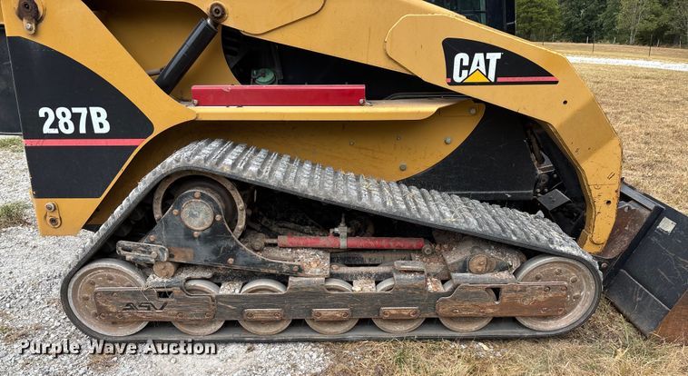 image for item EN5562 2005 Caterpillar 287B tracked skid steer loader