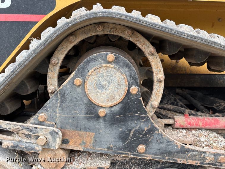 image for item EN5562 2005 Caterpillar 287B tracked skid steer loader