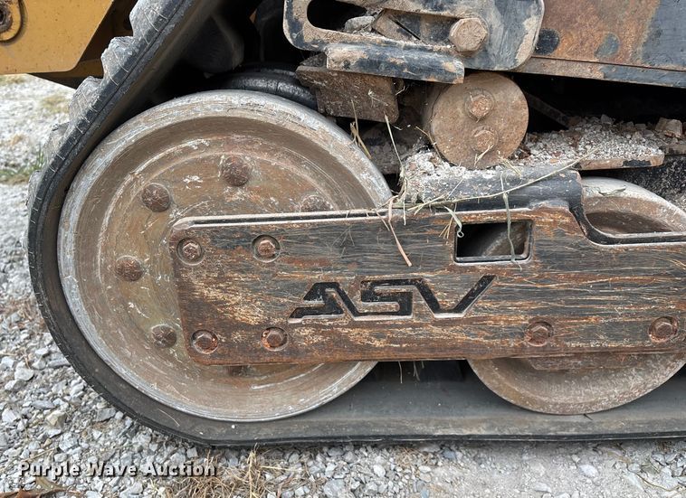 image for item EN5562 2005 Caterpillar 287B tracked skid steer loader