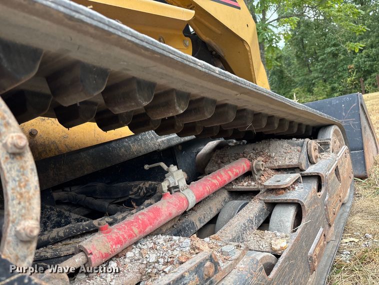 image for item EN5562 2005 Caterpillar 287B tracked skid steer loader