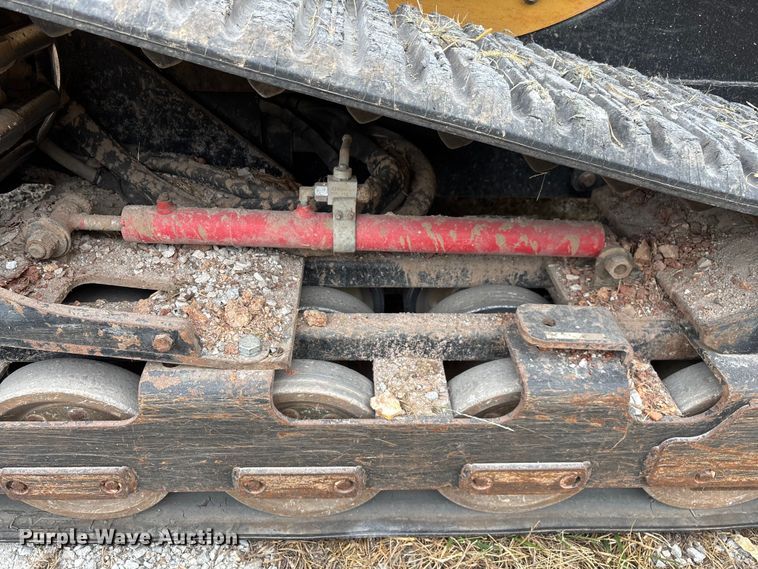 image for item EN5562 2005 Caterpillar 287B tracked skid steer loader