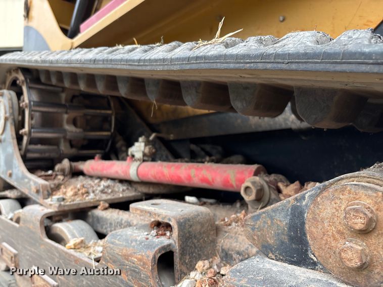 image for item EN5562 2005 Caterpillar 287B tracked skid steer loader