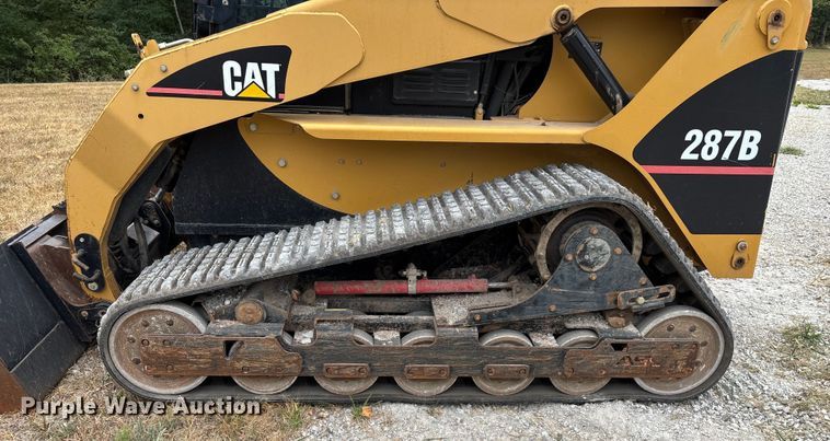 image for item EN5562 2005 Caterpillar 287B tracked skid steer loader