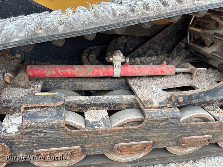 image for item EN5562 2005 Caterpillar 287B tracked skid steer loader