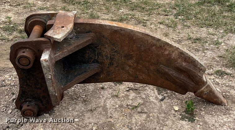 image for item EN5566 Excavator ripper attachment