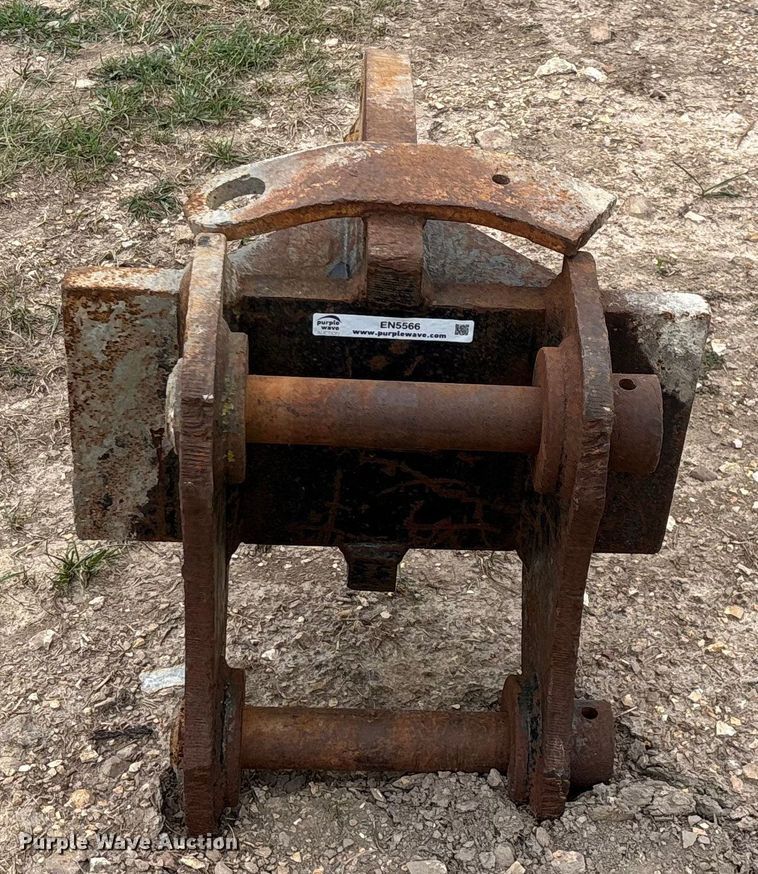 image for item EN5566 Excavator ripper attachment