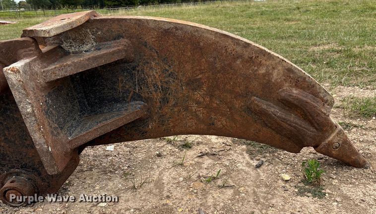 image for item EN5566 Excavator ripper attachment