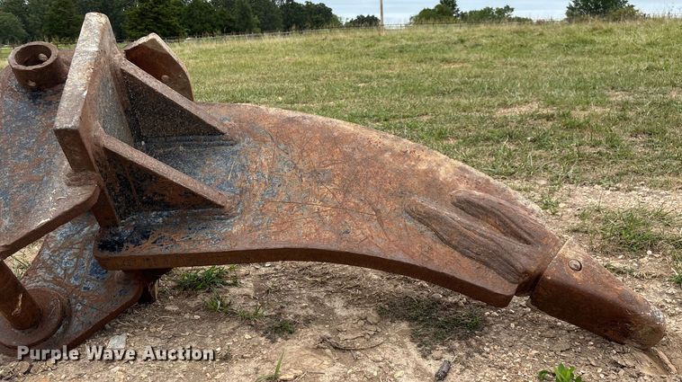 image for item EN5566 Excavator ripper attachment