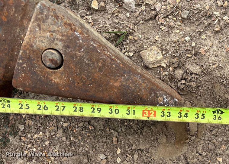 image for item EN5566 Excavator ripper attachment