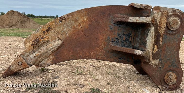 image for item EN5566 Excavator ripper attachment