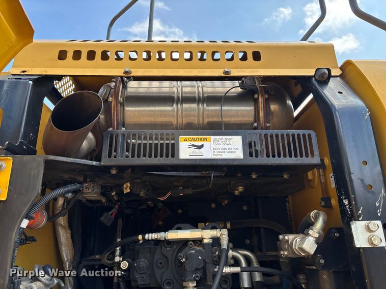 image for item EN5576 2015 Kobelco SK350LC-9E excavator